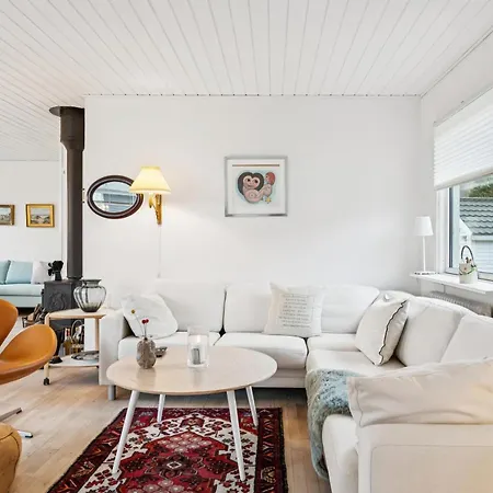 Cozy With Sea View Charming Coastal Getaway Prázdninový dům